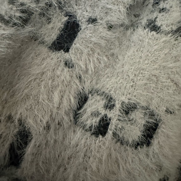 Stylish Gray Pom-Pom Beanie mom removed tags selling as a regular hat. Faux fur - Picture 3 of 3